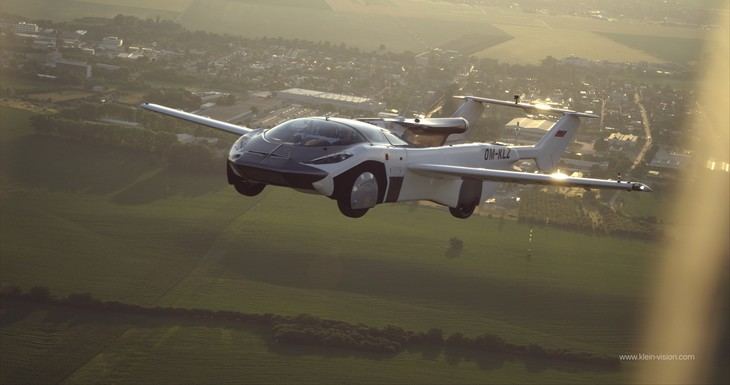 Un coche volador con motor BMW
