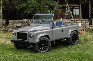 El extravagante Land Rover Defender descapotable de Lando Norris con horno para pizza