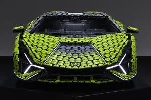 Un Lamborghini Sián en tamaño real construidos de piezas de Lego