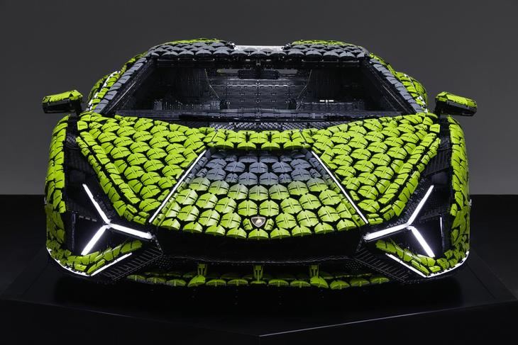 Un Lamborghini Sián en tamaño real construidos de piezas de Lego