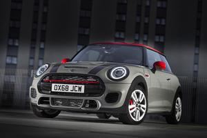 El MINI John Cooper Works y el MINI John Cooper Works Cabrio se adaptan a la norma de emisiones Euro 6d-TEMP.