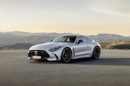 Nuevo Mercedes AMG GT, un duro rival para el Porsche 911