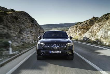 Descubre el nuevo Mercedes-Benz GLC Coupé con un diseño frontal renovado y motores híbridos de última generación