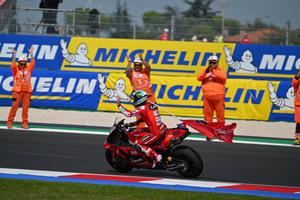 Enea Bastianini ganó el Gran Premio de Emilia-Romaña y logra la victoria número 100 para Ducati en la categoría reina
