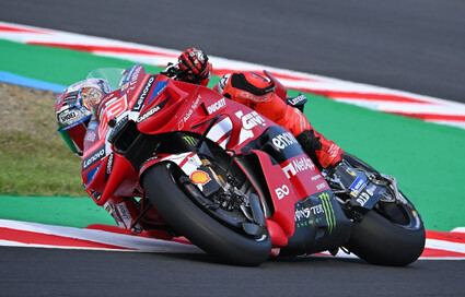 Marc Márquez vuelve a reinar en Motegi y amenaza el liderato de Martín