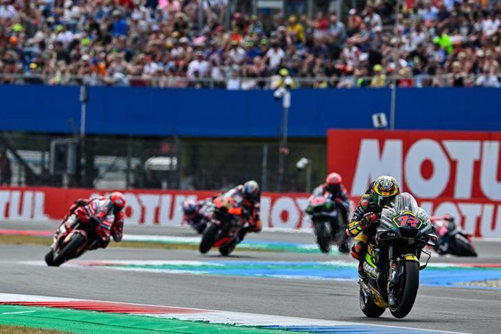 Marco Bezzecchi se mete de lleno en la lucha por el título con su victoria en el Sprint del TT de Assen