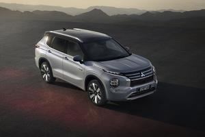 El Mitsubishi Outlander PHEV se actualiza con un nuevo diseño, mayor autonomía eléctrica y potencia