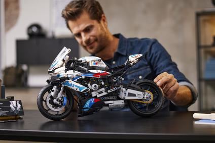 LEGO Technic presenta la BMW M 1000 RR