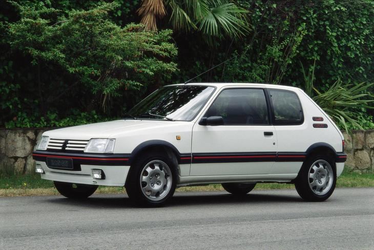 Sabías que el PEUGEOT 205 T16 cambió la historia del rally. Descubre su legado