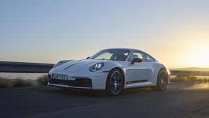 Porsche lanza el 911 Carrera T: pura esencia deportiva