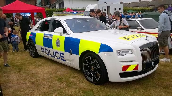 Rolls Royce Ghost Black Badge donado a la policía británica