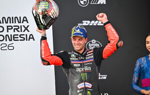 Bezzecchi gana en Indonesia, Raúl Fernández firma una heroica segunda plaza y Martín recupera el liderato de MotoGP