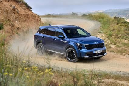 El KIA Sorento se actualiza con nuevo diseño, sistemas de propulsión electrificados y tecnología avanzada