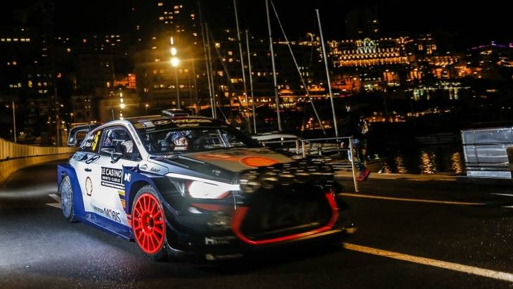 Neuville, lider con Hyundai