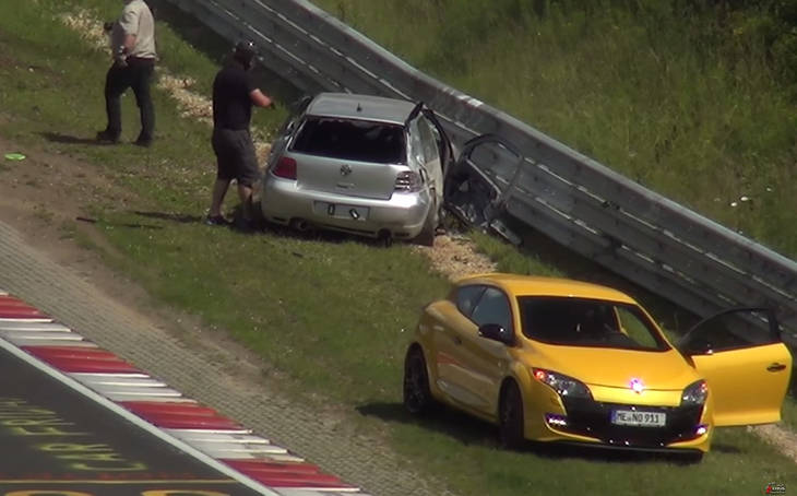 VW Golf R32 accidentado en Nürburgring