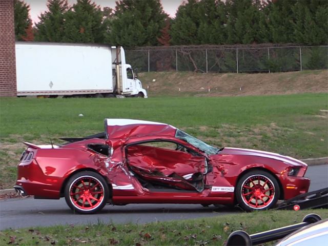 ¿Cómo destrozar un Shelby GT 500?