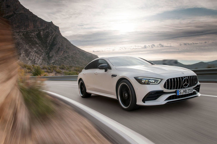 Mercedes AMG GT 4