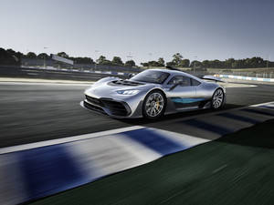 Mercedes-AMG lleva la tecnología de Fórmula 1 a un modelo para carretera