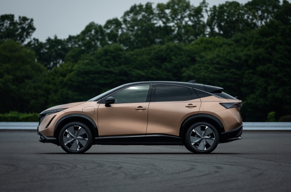 Nuevo Nissan Ariya crossover coupé eléctrico