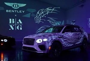 Bentley sorprende en Art Basel con un Bentayga que brilla bajo luz ultravioleta
