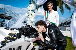 Marco Bezzecchi se casa con Aprilia Racing hasta 2028