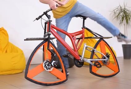 Descubre la bicicleta con una rueda triangular única en su diseño