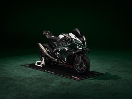 BMW presenta la exclusiva M 1000 RR Isle of Man TT: solo habrá 115 unidades en el mundo