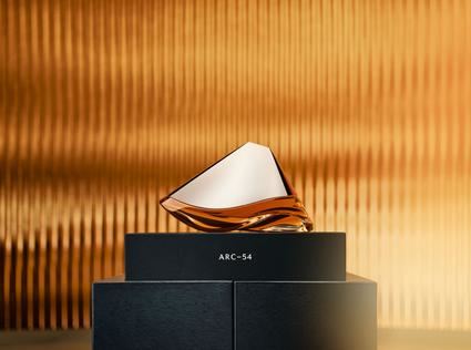 Bowmore y Aston Martin lanzan el exclusivo whisky ARC-54: Un whisky único con solo 130 unidades disponibles que supera los 84.000 euros