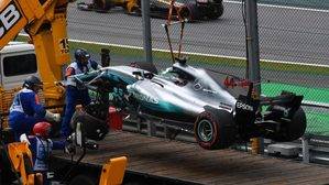 Salida de pista de Hamilton y pole para Bottas