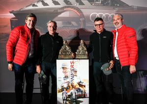 Carlos Sainz y Lucas Cruz celebran su victoria en el Rally Dakar en Madrid