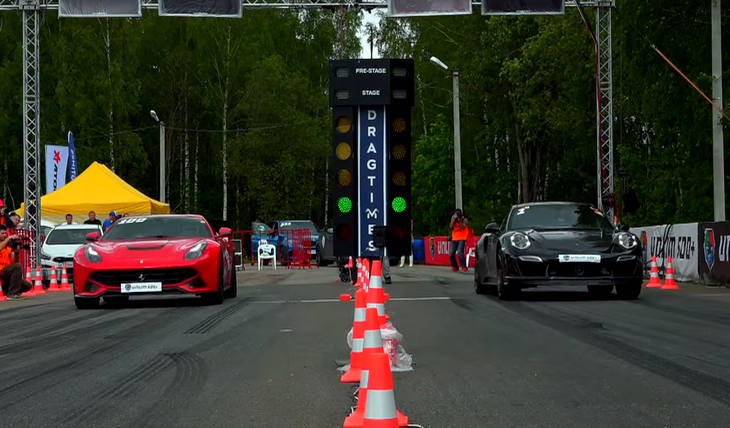 Ferrari F12 Berlinetta vs Porsche 911 Turbo S