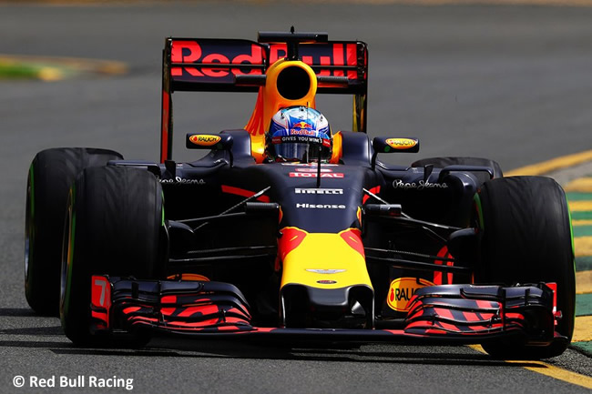 Los Red Bull detrás de Hamilton