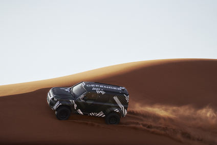 Defender se prepara para el Dakar 2026 con su innovador prototipo D7X-R