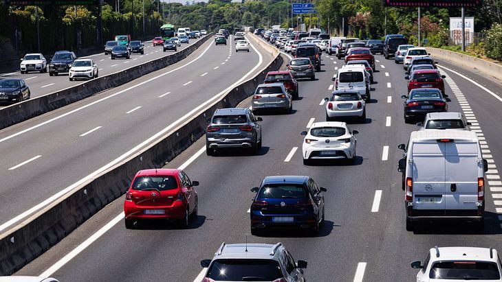 DGT activa operativo especial por el puente de Santiago