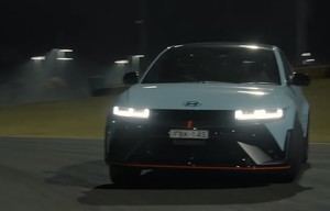 La agilidad del Hyundai Ioniq 5 N dejó boquiabierto a la leyenda del drift Keiichi Tsuchiya