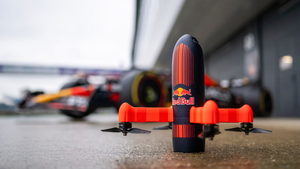 El dron con cámara más rápido del mundo sigue a Max Verstappen a 350 km/h