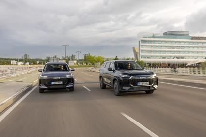 EBRO lanza su innovadora gama de SUV híbridos enchufables S700 y S800