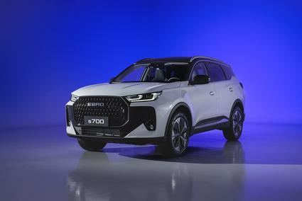 EBRO regresa con estilo: Descubre los Nuevos SUV s700 y s800 en su 70º Aniversario