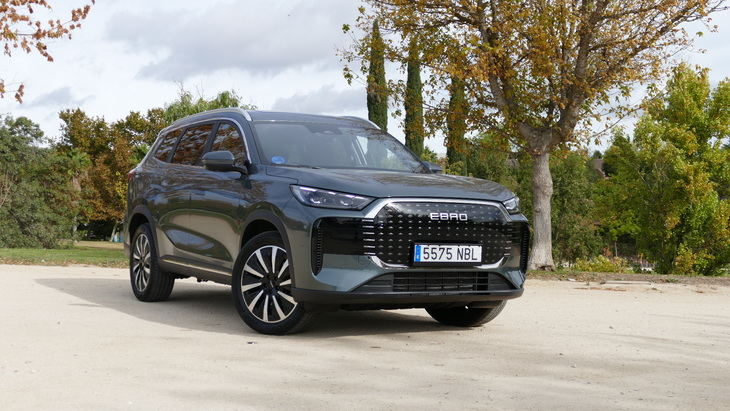 Probamos el Ebro s800 PHEV: Un SUV híbrido enchufable que ofrece 90 Km de autonomía eléctrica y un precio competitivo
