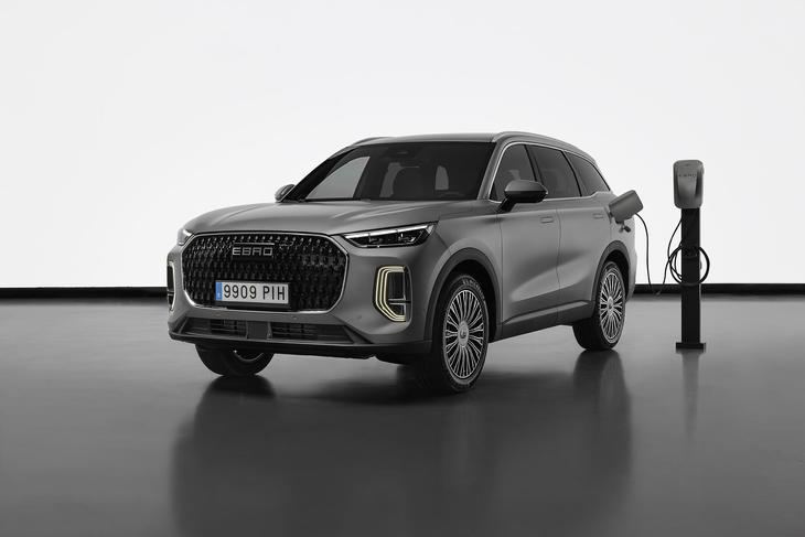 Nuevo EBRO s900 PHEV 4x4: ofrece hasta 140 km de autonomía eléctrica y capacidad para 7 pasajeros