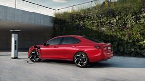 Skoda lanza su Superb berlina con un sistema híbrido enchufable de última generación