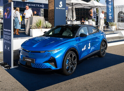 Alpine lleva su ADN deportivo al mar con esta lancha de lujo de BENETEAU