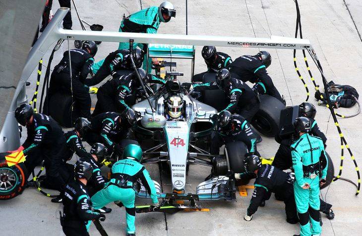 Mercedes no hará ningún despido por el error con Hamilton