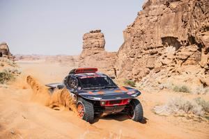 Carlos Sainz acaricia su cuarta victoria en el Rally Dakar