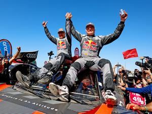 Carlos Sainz hace historia en el Dakar 2024: Gana su cuarto "Tuareg" con cuatro marcas diferentes de coches