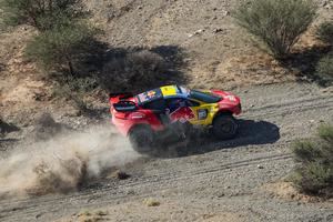 Sébastien Loeb se lleva la victoria y recorta diez minutos a Sainz en la séptima etapa del Rally Dakar