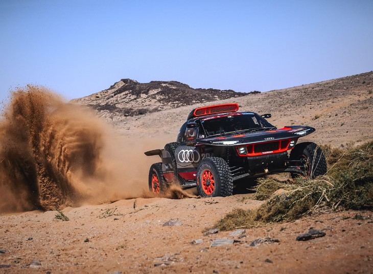 Carlos Sainz continúa liderando la clasificación general del Dakar con una ventaja cómoda sobre Sébastien Loeb