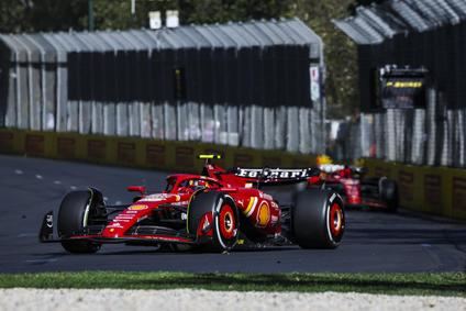 Carlos Sainz lidera un doblete de Ferrari en el Gran Premio de Australia
