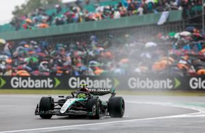 Hamilton vuelve a la cima del podio en Silverstone después de 56 carreras