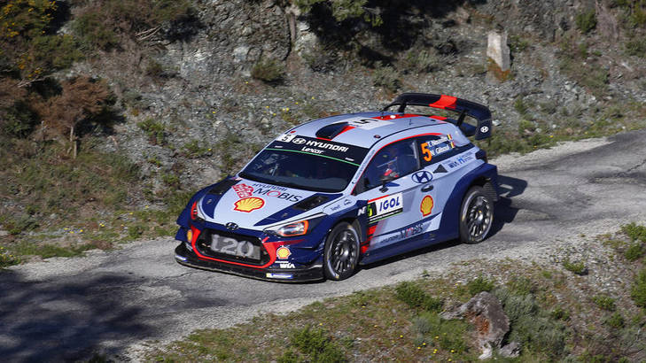 Neuville consigue su primera victoria del año